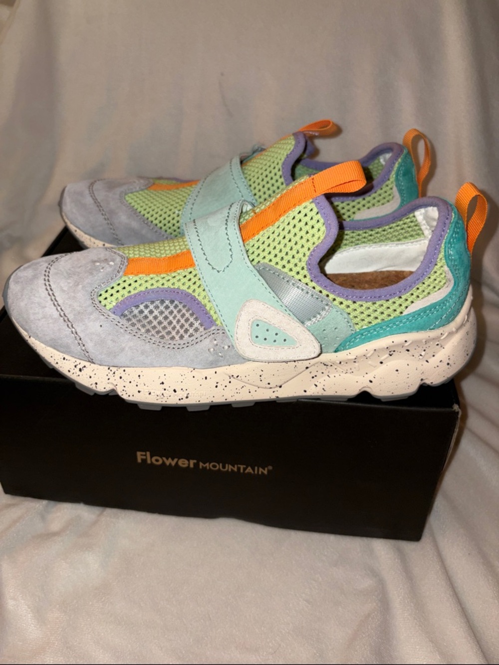 NWT Flower Mountain Pampas 3 Sneaker in Grey - Picture 11 of 15